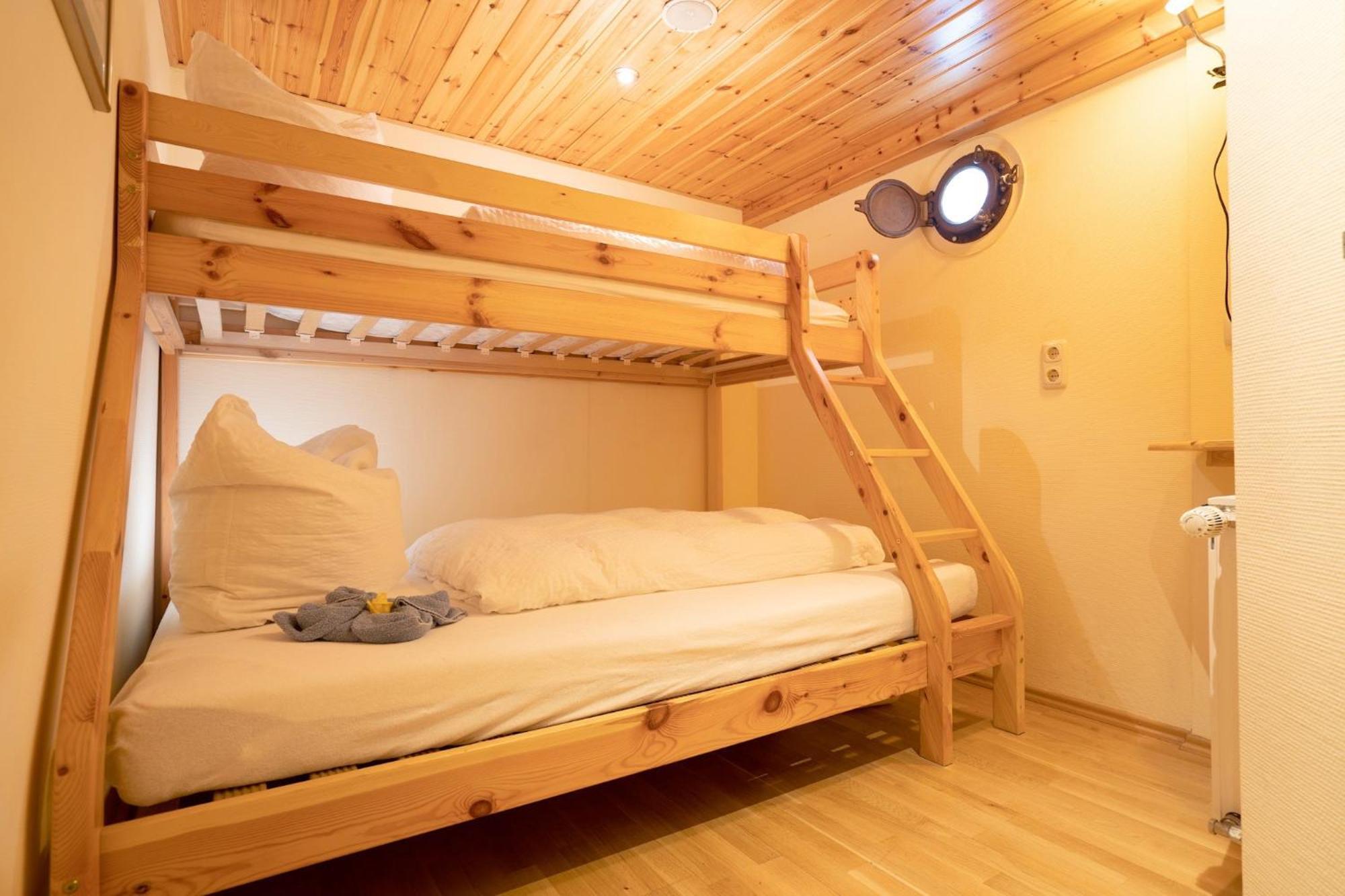 Kuestenmotorschiff Aventura BRE Екстериор снимка