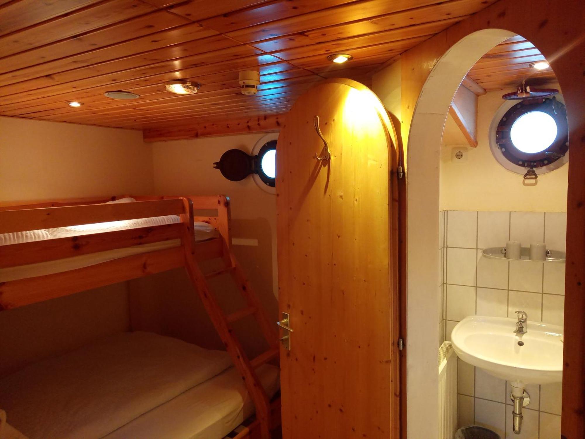 Kuestenmotorschiff Aventura BRE Екстериор снимка