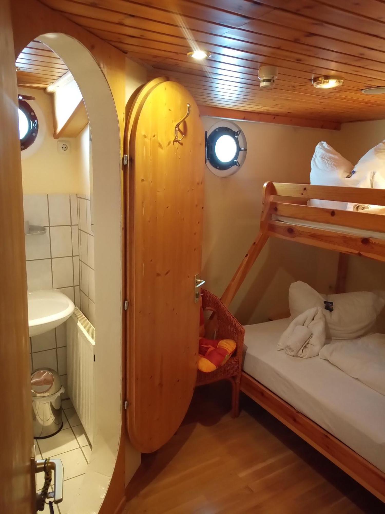 Kuestenmotorschiff Aventura BRE Екстериор снимка